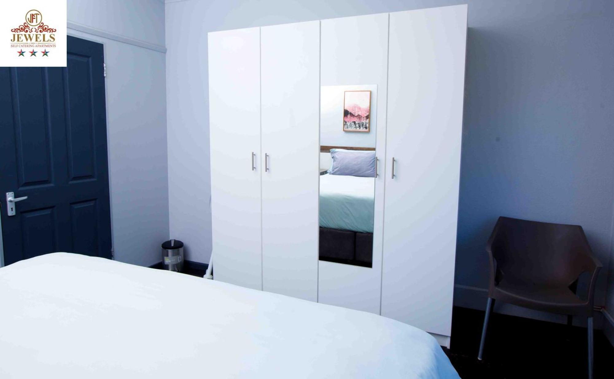 Jft Self Catering Units Bed & Breakfast East London Ngoại thất bức ảnh