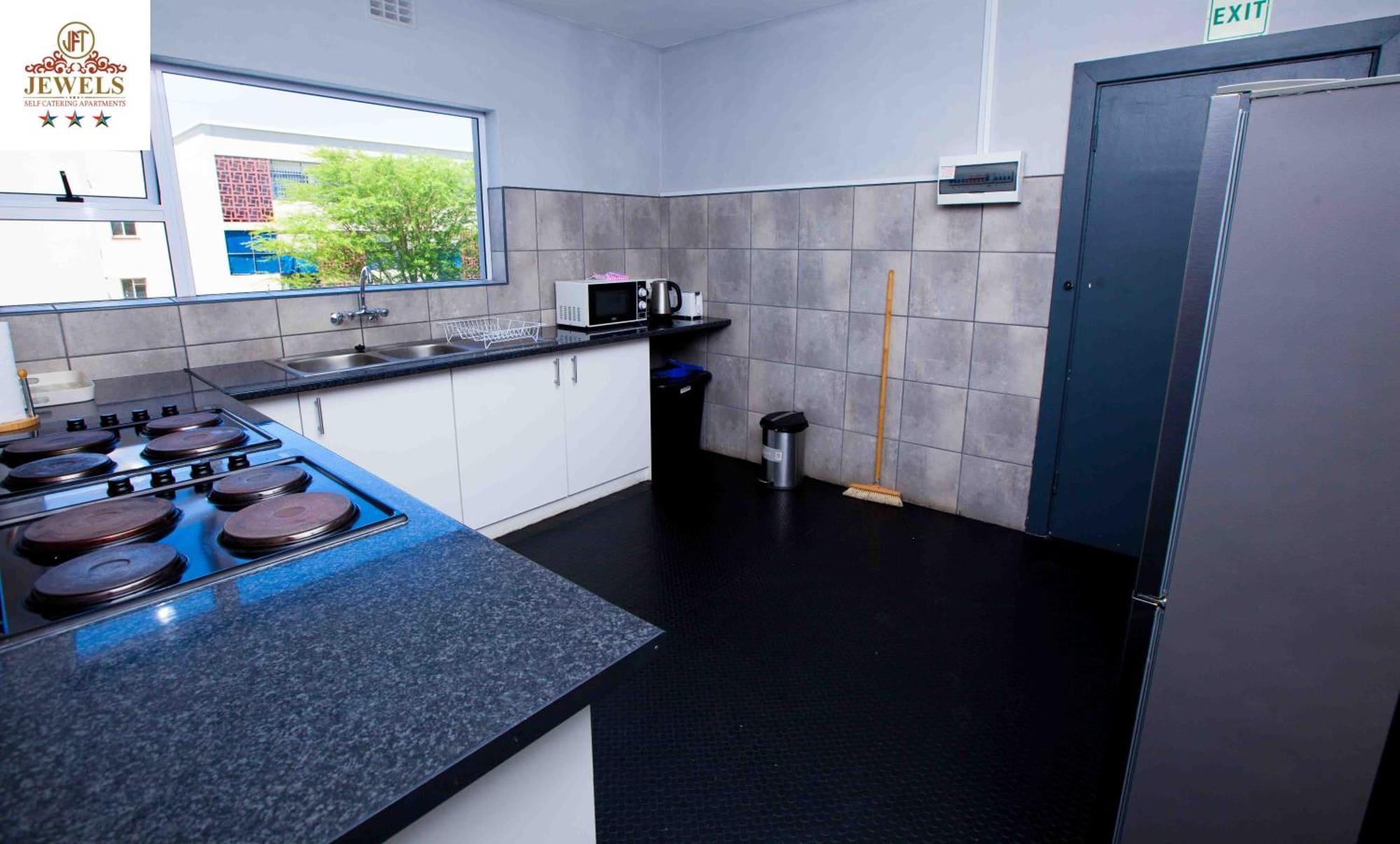 Jft Self Catering Units Bed & Breakfast East London Ngoại thất bức ảnh