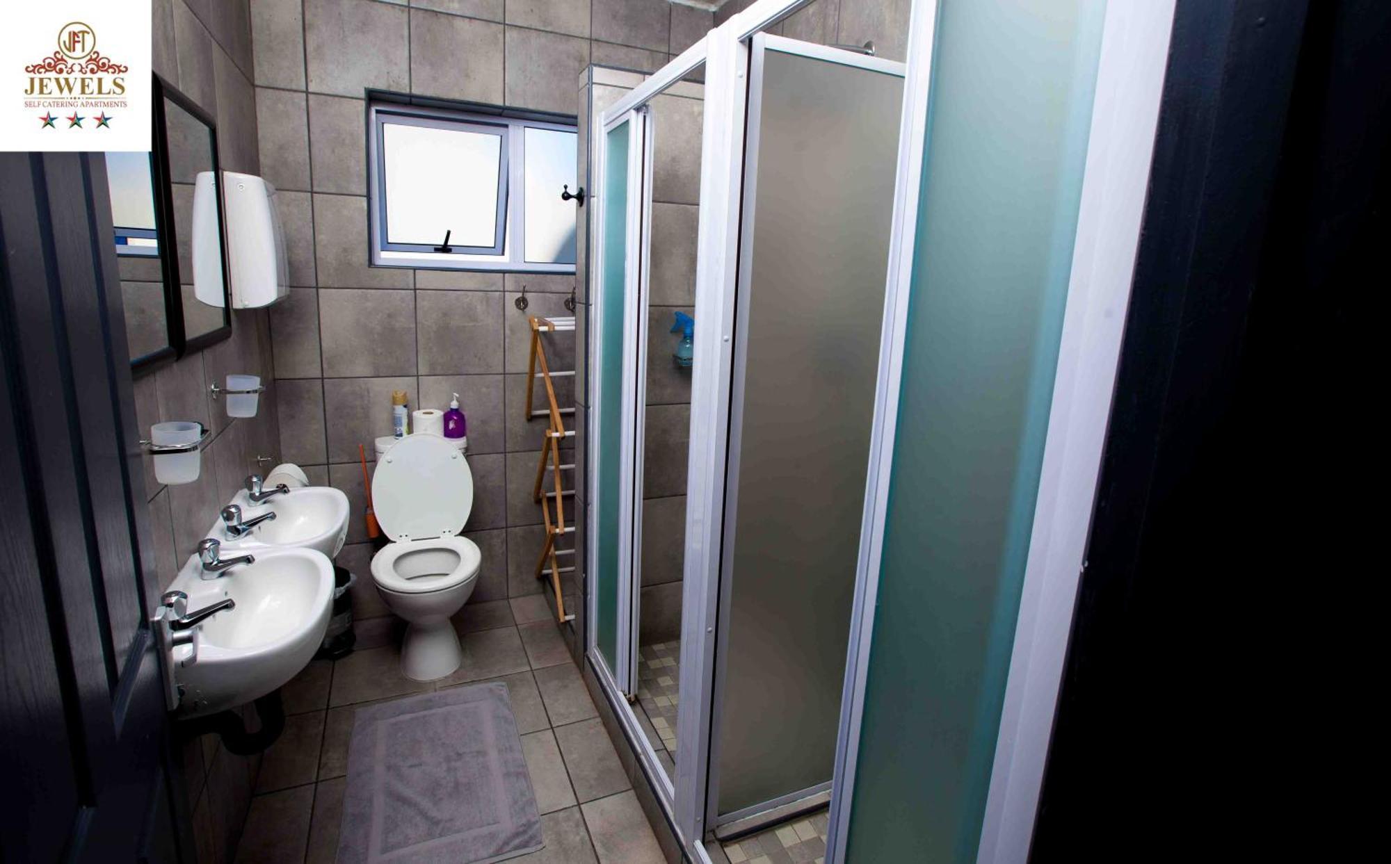 Jft Self Catering Units Bed & Breakfast East London Ngoại thất bức ảnh